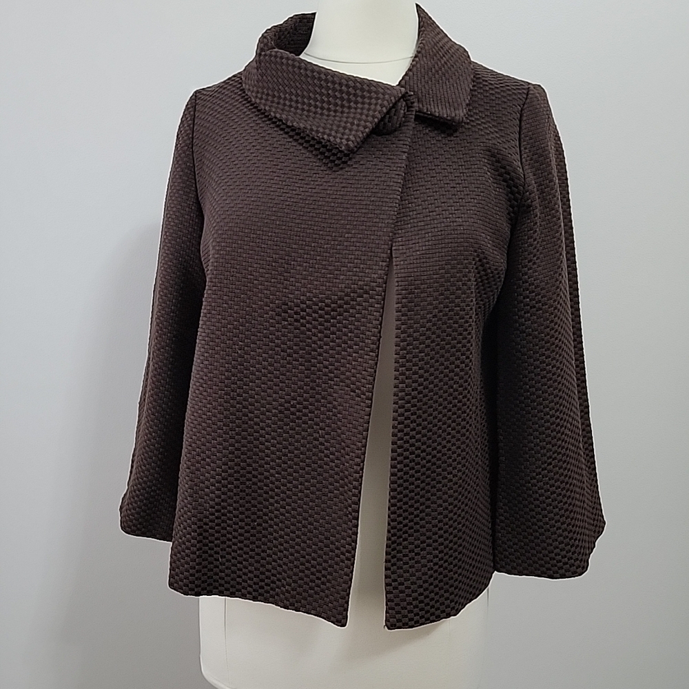 Jaclyn Smith brown cropped blazer with 3/4 sleeves and button front. Size S